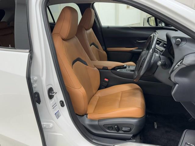 UX UX250h バージョンL Bカメラ 追従クルコン レザーシート ETC LEDヘッドライト DVD再生 ミュージックプレイヤー接続可 エアバッグ スマートキー メモリーナビ 助手席エアバッグ 横滑り防止機能 ABS キーレス(18枚目)