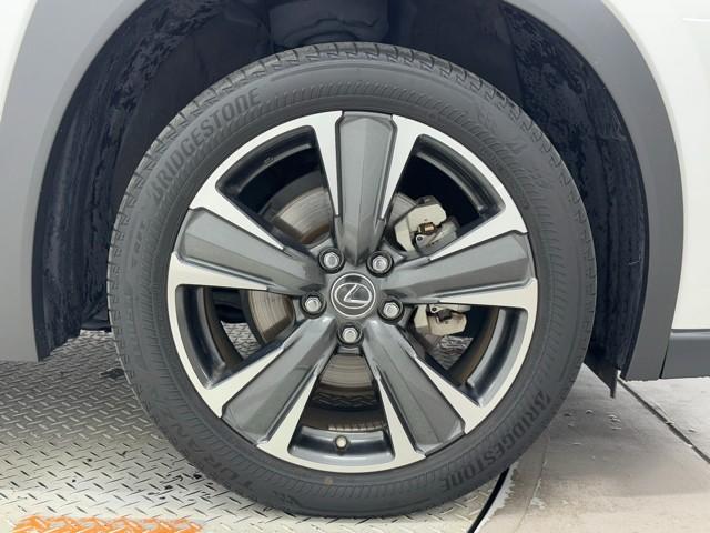 UX UX250h バージョンL Bカメラ 追従クルコン レザーシート ETC LEDヘッドライト DVD再生 ミュージックプレイヤー接続可 エアバッグ スマートキー メモリーナビ 助手席エアバッグ 横滑り防止機能 ABS キーレス(20枚目)