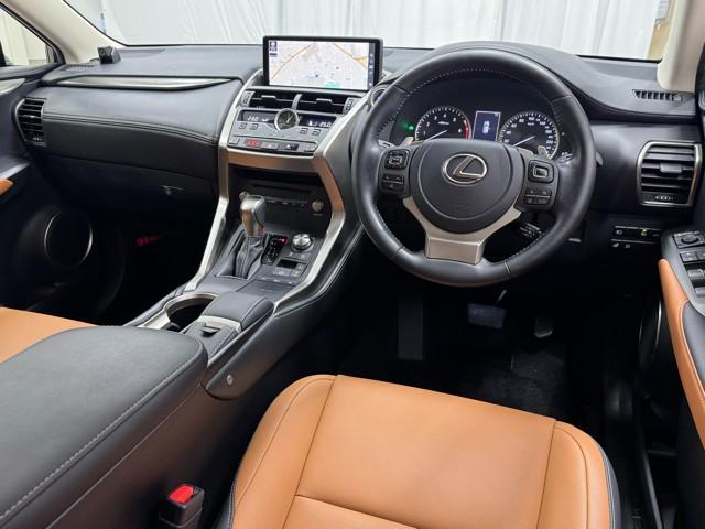 ＮＸ ＮＸ３００ｈ　Ｉパッケージ　ナビ＆ＴＶ　１オーナー　地デジフルセグＴＶ　パノラマガラスルーフ　アルミホイール　キーレス　Ｂカメラ　ミュージックプレイヤー接続可　メモリーナビ　オ－トエアコン　横滑り防止装置　ＬＥＤヘッドランプ（6枚目）