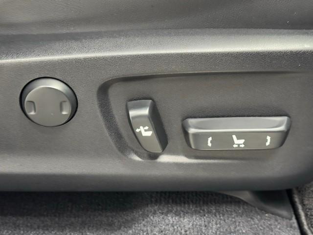 ＲＸ ＲＸ４５０ｈ　Ｆスポーツ　メモリ－ナビ　追従式クルコン　パノラマガラスルーフ　オートエアコン　ＴＶナビ　バックモニター　ＡＢＳ　盗難防止装置　パワステ　ＥＴＣ車載器　エアバッグ　ＤＶＤ再生　革　地デジ　横滑り防止　キーレスゴー（17枚目）