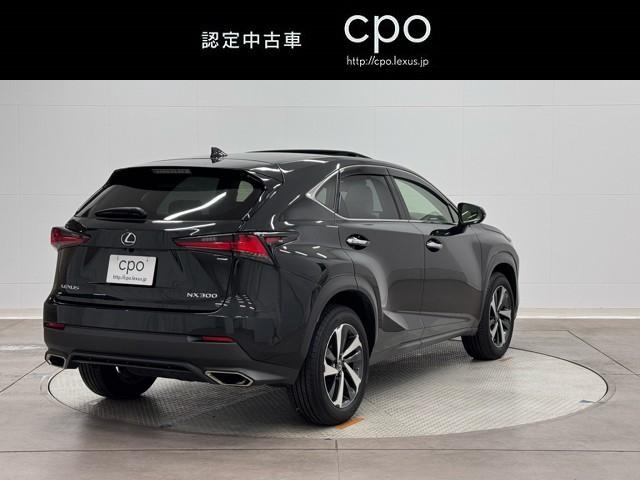 ＮＸ ＮＸ３００　バージョンＬ　ナビＴＶ　Ｓキー　記録簿　ムーンルーフ　キーレス　ＥＴＣ車載器　本革シート　アルミホイール　地デジ　ミュージックプレイヤー接続可　ＤＶＤ再生　メモリーナビ　ＬＥＤヘッド　バックモニター　横滑り防止装置（4枚目）