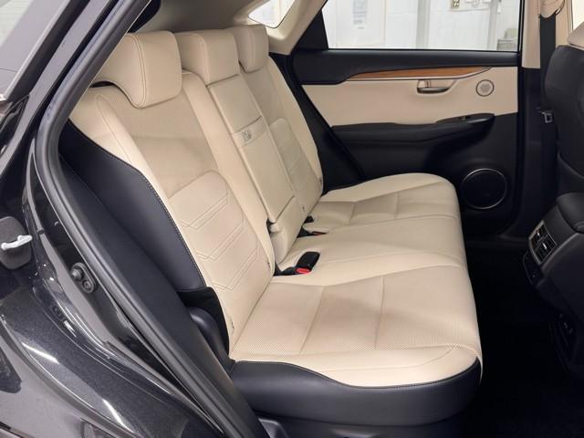 ＮＸ ＮＸ３００　バージョンＬ　ナビＴＶ　Ｓキー　記録簿　ムーンルーフ　キーレス　ＥＴＣ車載器　本革シート　アルミホイール　地デジ　ミュージックプレイヤー接続可　ＤＶＤ再生　メモリーナビ　ＬＥＤヘッド　バックモニター　横滑り防止装置（19枚目）