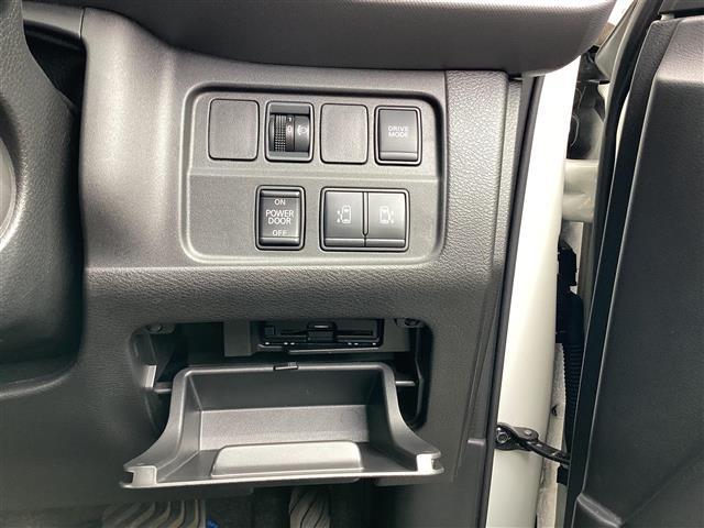 セレナ ｅ－パワー　ＸＶ　ワンオーナー／フリップダウン／プロパイ　ブルートゥース　ＶＤＣ　ダブルエアコン　全方位モニタ　両側パワースライドドア　ＤＶＤ再生　３列シート　ワンオーナー車　ＥＴＣ　レーダークルーズコントロール（5枚目）