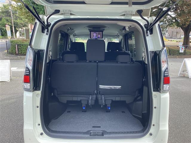 セレナ ｅ－パワー　ＸＶ　ワンオーナー／フリップダウン／プロパイ　ブルートゥース　ＶＤＣ　ダブルエアコン　全方位モニタ　両側パワースライドドア　ＤＶＤ再生　３列シート　ワンオーナー車　ＥＴＣ　レーダークルーズコントロール（10枚目）