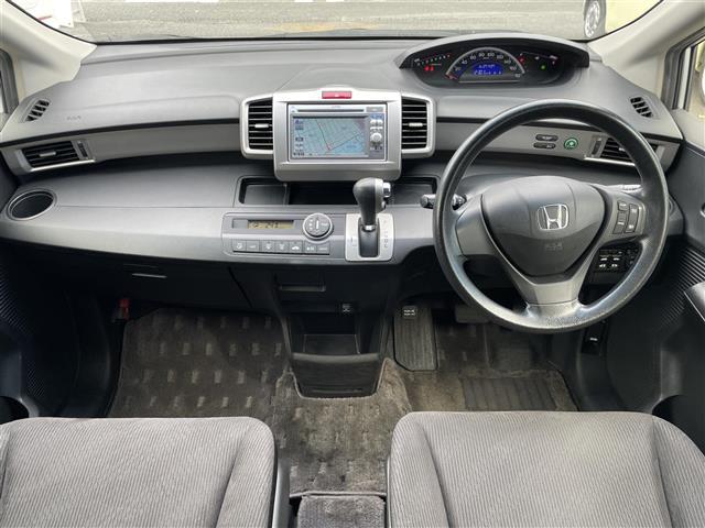 フリード G ジャストセレクション カーナビ 両側Pスライドドア Bモニター スマトキー 助手席エアバッグ AUTOエアコン パワステ SD ETC 運転席エアバッグ PW ABS 3列シート クルーズコントロール キ-レス(8枚目)