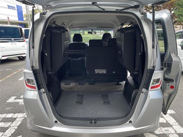 フリード G ジャストセレクション カーナビ 両側Pスライドドア Bモニター スマトキー 助手席エアバッグ AUTOエアコン パワステ SD ETC 運転席エアバッグ PW ABS 3列シート クルーズコントロール キ-レス(17枚目)