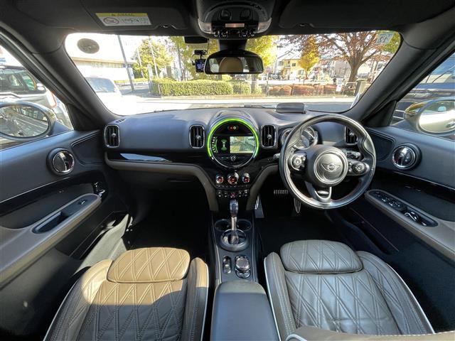 ＭＩＮＩ ジョンクーパーワークス　クロスオーバー　スマキー　ドラレコ　衝突被害軽減システム　ＬＥＤヘッド　パワーシート　アイドリングストップ　Ｂカメラ　パワーバックドア　ＨＤＤナビ　ＥＴＣ　シートヒーター　４ＷＤ　ナビ　オートクルーズコントロール（9枚目）