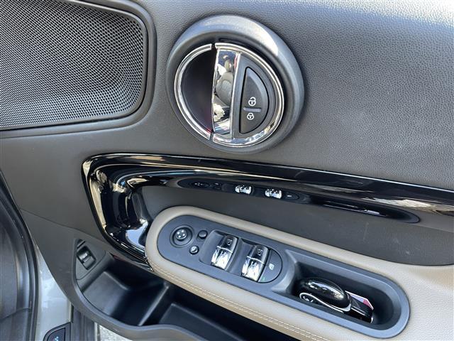 ＭＩＮＩ ジョンクーパーワークス　クロスオーバー　スマキー　ドラレコ　衝突被害軽減システム　ＬＥＤヘッド　パワーシート　アイドリングストップ　Ｂカメラ　パワーバックドア　ＨＤＤナビ　ＥＴＣ　シートヒーター　４ＷＤ　ナビ　オートクルーズコントロール（27枚目）