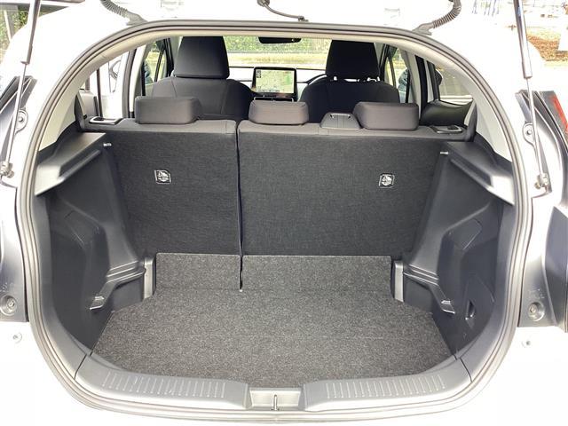 アクア Ｚ　ワンオーナー／１０．５インチディスプレイ　Ｂｌｕｅｔｏｏｔｈ音楽　ＬＥＤヘッドライト　スマートキー　１００Ｖ電源　フルセグＴＶ　エアコン　ＥＳＣ　ナビ＆ＴＶ　カーテンエアバッグ　ＥＴＣ　キーレス（8枚目）