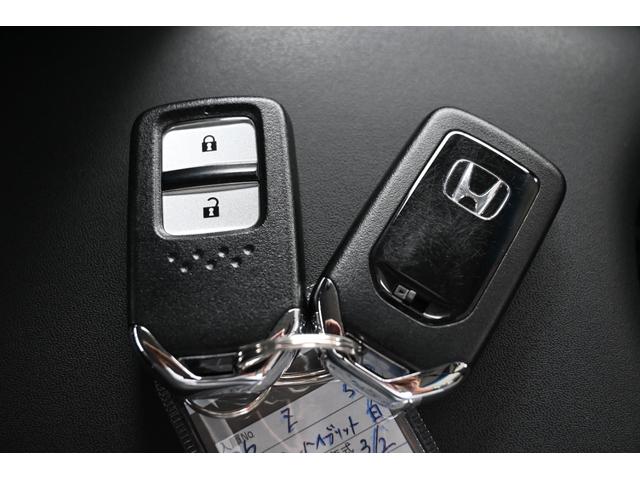 ヴェゼル ハイブリッドZ・ホンダセンシング 純正8INナビ Rカメラ ETC FRドラレコ シートヒーター アルミホイール LEDライト レーダーサポート 1オーナ- DVD再生機能 整備記録簿 横滑り防止システム バックアイカメラ フルセ(16枚目)