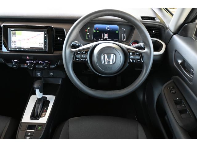 フィット e:HEVベーシック ホンダセンシング 純正ナビ Rカメラ 障害物センサー LEDライト ホンダコネクト カーテンエアバッグ CMBS USBポート ワンオーナー車 セキュリティアラーム アイドリングストップ スマートキー(12枚目)