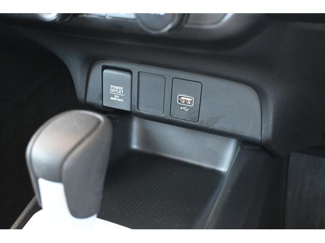 フィット e:HEVベーシック ホンダセンシング 純正ナビ Rカメラ 障害物センサー LEDライト ホンダコネクト カーテンエアバッグ CMBS USBポート ワンオーナー車 セキュリティアラーム アイドリングストップ スマートキー(15枚目)