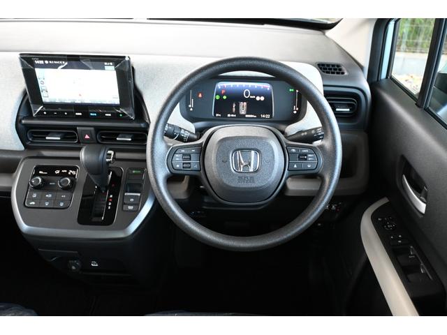 フリード エアー 登録済未使用車 ホンダセンシング 純正8INナビ Rカメラ ETC Fドラレコ 障害物センサー LEDライト 両側Pスライドドア クルコン 横滑り防止機能 サイドカーテンエアバック USB 3列シート(12枚目)