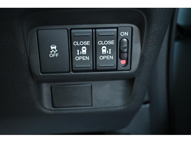 フリード エアー 登録済未使用車 ホンダセンシング 純正8INナビ Rカメラ ETC Fドラレコ 障害物センサー LEDライト 両側Pスライドドア クルコン 横滑り防止機能 サイドカーテンエアバック USB 3列シート(15枚目)