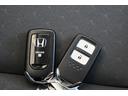 e:HEVベーシック ホンダセンシング 純正ナビ Rカメラ 障害物センサー LEDライト ホンダコネクト カーテンエアバッグ CMBS USBポート ワンオーナー車 セキュリティアラーム アイドリングストップ スマートキー(17枚目)