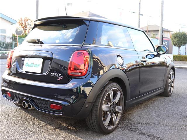 ＭＩＮＩ クーパーＳＤ　６０イヤーズエディション　ワンオーナー　前後ドラレコ　茶側シート　シートヒーター　バックカメラ　Ｂｌｕｅｔｏｏｔｈオーディオ対応　ミラーＥＴＣ　ＦＲクリアランスソナー　アダプティブクルーズ　記録簿（Ｒ２．３．４．５．６．７）　（3枚目）