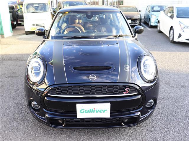 ＭＩＮＩ クーパーＳＤ　６０イヤーズエディション　ワンオーナー　前後ドラレコ　茶側シート　シートヒーター　バックカメラ　Ｂｌｕｅｔｏｏｔｈオーディオ対応　ミラーＥＴＣ　ＦＲクリアランスソナー　アダプティブクルーズ　記録簿（Ｒ２．３．４．５．６．７）　（4枚目）