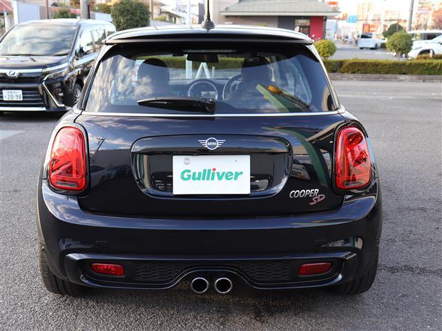 ＭＩＮＩ クーパーＳＤ　６０イヤーズエディション　ワンオーナー　前後ドラレコ　茶側シート　シートヒーター　バックカメラ　Ｂｌｕｅｔｏｏｔｈオーディオ対応　ミラーＥＴＣ　ＦＲクリアランスソナー　アダプティブクルーズ　記録簿（Ｒ２．３．４．５．６．７）　（5枚目）