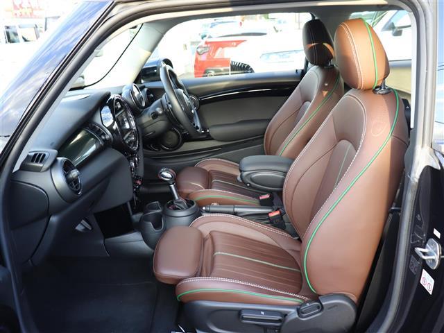 ＭＩＮＩ クーパーＳＤ　６０イヤーズエディション　ワンオーナー　前後ドラレコ　茶側シート　シートヒーター　バックカメラ　Ｂｌｕｅｔｏｏｔｈオーディオ対応　ミラーＥＴＣ　ＦＲクリアランスソナー　アダプティブクルーズ　記録簿（Ｒ２．３．４．５．６．７）　（8枚目）