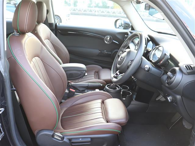 ＭＩＮＩ クーパーＳＤ　６０イヤーズエディション　ワンオーナー　前後ドラレコ　茶側シート　シートヒーター　バックカメラ　Ｂｌｕｅｔｏｏｔｈオーディオ対応　ミラーＥＴＣ　ＦＲクリアランスソナー　アダプティブクルーズ　記録簿（Ｒ２．３．４．５．６．７）　（9枚目）