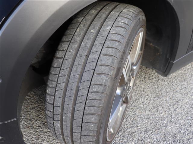 ＭＩＮＩ クーパーＳＤ　６０イヤーズエディション　ワンオーナー　前後ドラレコ　茶側シート　シートヒーター　バックカメラ　Ｂｌｕｅｔｏｏｔｈオーディオ対応　ミラーＥＴＣ　ＦＲクリアランスソナー　アダプティブクルーズ　記録簿（Ｒ２．３．４．５．６．７）　（11枚目）