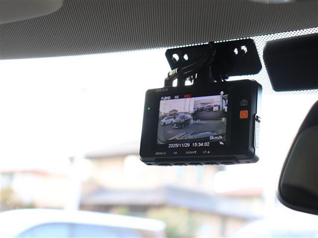 ＭＩＮＩ クーパーＳＤ　６０イヤーズエディション　ワンオーナー　前後ドラレコ　茶側シート　シートヒーター　バックカメラ　Ｂｌｕｅｔｏｏｔｈオーディオ対応　ミラーＥＴＣ　ＦＲクリアランスソナー　アダプティブクルーズ　記録簿（Ｒ２．３．４．５．６．７）　（14枚目）