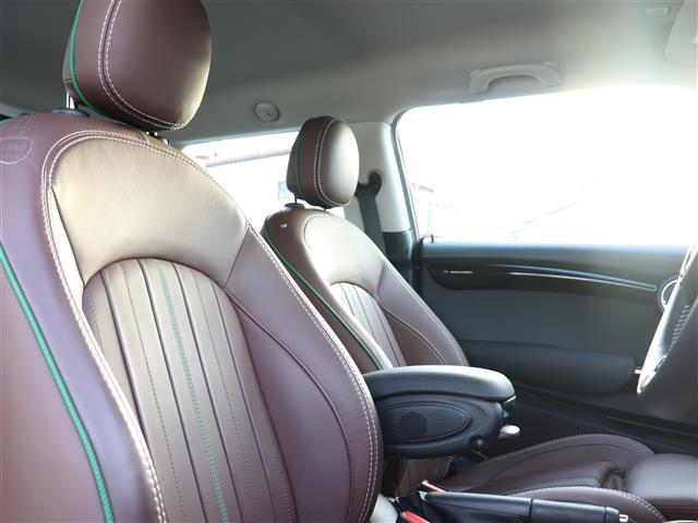 ＭＩＮＩ クーパーＳＤ　６０イヤーズエディション　ワンオーナー　前後ドラレコ　茶側シート　シートヒーター　バックカメラ　Ｂｌｕｅｔｏｏｔｈオーディオ対応　ミラーＥＴＣ　ＦＲクリアランスソナー　アダプティブクルーズ　記録簿（Ｒ２．３．４．５．６．７）　（25枚目）