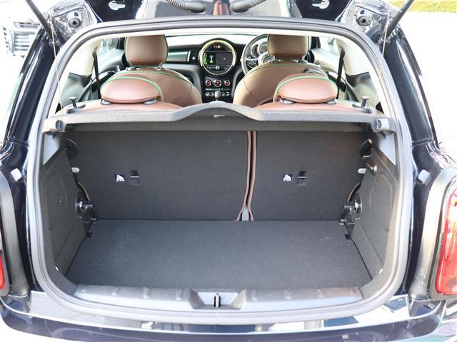 ＭＩＮＩ クーパーＳＤ　６０イヤーズエディション　ワンオーナー　前後ドラレコ　茶側シート　シートヒーター　バックカメラ　Ｂｌｕｅｔｏｏｔｈオーディオ対応　ミラーＥＴＣ　ＦＲクリアランスソナー　アダプティブクルーズ　記録簿（Ｒ２．３．４．５．６．７）　（30枚目）