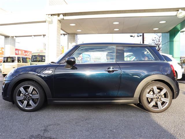 ＭＩＮＩ クーパーＳＤ　６０イヤーズエディション　ワンオーナー　前後ドラレコ　茶側シート　シートヒーター　バックカメラ　Ｂｌｕｅｔｏｏｔｈオーディオ対応　ミラーＥＴＣ　ＦＲクリアランスソナー　アダプティブクルーズ　記録簿（Ｒ２．３．４．５．６．７）　（31枚目）