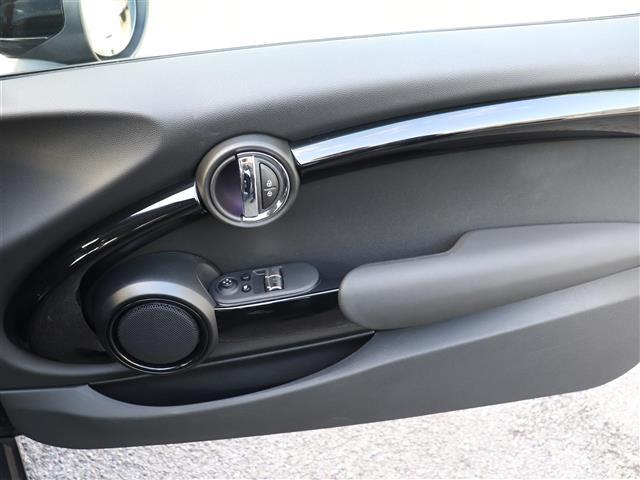 ＭＩＮＩ クーパーＳＤ　６０イヤーズエディション　ワンオーナー　前後ドラレコ　茶側シート　シートヒーター　バックカメラ　Ｂｌｕｅｔｏｏｔｈオーディオ対応　ミラーＥＴＣ　ＦＲクリアランスソナー　アダプティブクルーズ　記録簿（Ｒ２．３．４．５．６．７）　（34枚目）