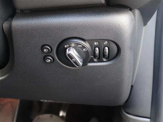 ＭＩＮＩ クーパーＳＤ　６０イヤーズエディション　ワンオーナー　前後ドラレコ　茶側シート　シートヒーター　バックカメラ　Ｂｌｕｅｔｏｏｔｈオーディオ対応　ミラーＥＴＣ　ＦＲクリアランスソナー　アダプティブクルーズ　記録簿（Ｒ２．３．４．５．６．７）　（41枚目）