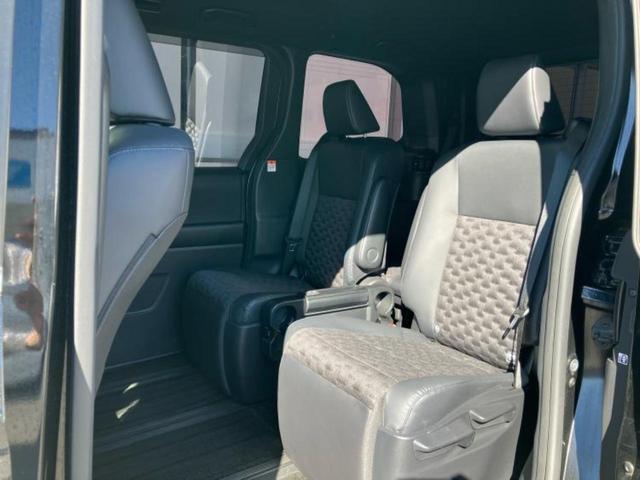 ヴォクシー ハイブリッドS-Z 新品タイヤ/保証書/ディスプレイオーディオ+ナビ10.5インチ/フリップダウンモニター 純正 14インチ/デジタルインナーミラー/衝突安全装置/両側電動スライドドア/シートヒーター バックカメラ(8枚目)