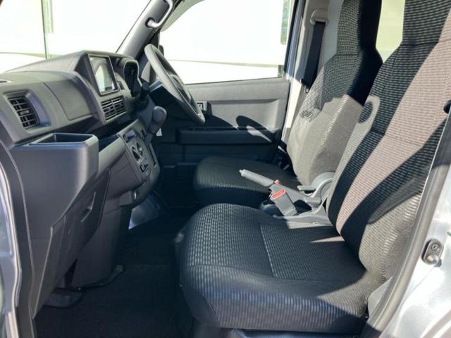 ハイゼットカーゴ デラックス　保証書／ディスプレイオーディオ／衝突安全装置／車線逸脱防止支援システム／Ｂｌｕｅｔｏｏｔｈ接続／ＥＢＤ付ＡＢＳ／横滑り防止装置／アイドリングストップ／禁煙車／エアバッグ　運転席／エアバッグ　助手席（6枚目）