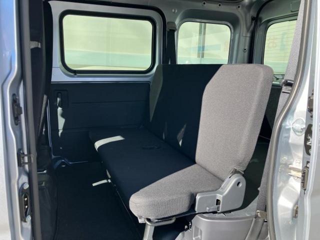 ハイゼットカーゴ デラックス　保証書／ディスプレイオーディオ／衝突安全装置／車線逸脱防止支援システム／Ｂｌｕｅｔｏｏｔｈ接続／ＥＢＤ付ＡＢＳ／横滑り防止装置／アイドリングストップ／禁煙車／エアバッグ　運転席／エアバッグ　助手席（7枚目）