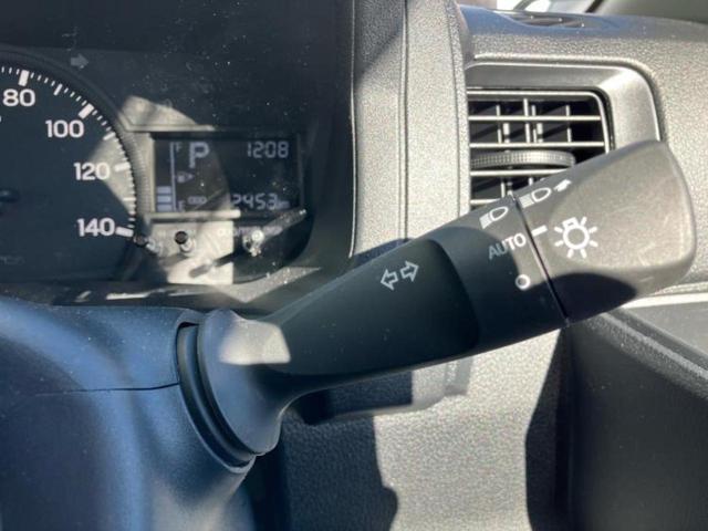 ハイゼットカーゴ デラックス　保証書／ディスプレイオーディオ／衝突安全装置／車線逸脱防止支援システム／Ｂｌｕｅｔｏｏｔｈ接続／ＥＢＤ付ＡＢＳ／横滑り防止装置／アイドリングストップ／禁煙車／エアバッグ　運転席／エアバッグ　助手席（14枚目）