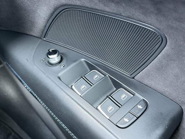 ＲＳ７スポーツバック パフォーマンス ベースグレード　ＲＳパフォーマンスデザインパッケージ　サンルーフ　純正２１インチアルミホイール　レッドブレーキキャリパー　カーボンドアミラー　ワンオーナー車（46枚目）
