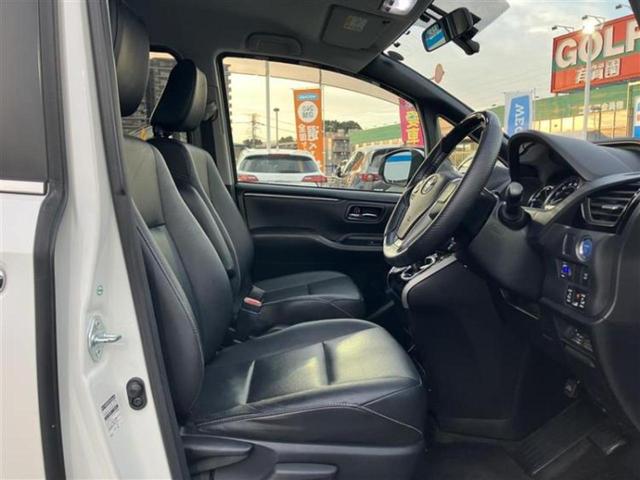 エスクァイア ハイブリッドGi 純正エアロ/保証書/純正 9インチ SDナビ/フリップダウンモニター/両側電動スライドドア/シートヒーター/ヘッドランプ LED/ETC/EBD付ABS/横滑り防止装置/アイドリングストップ 記録簿(4枚目)