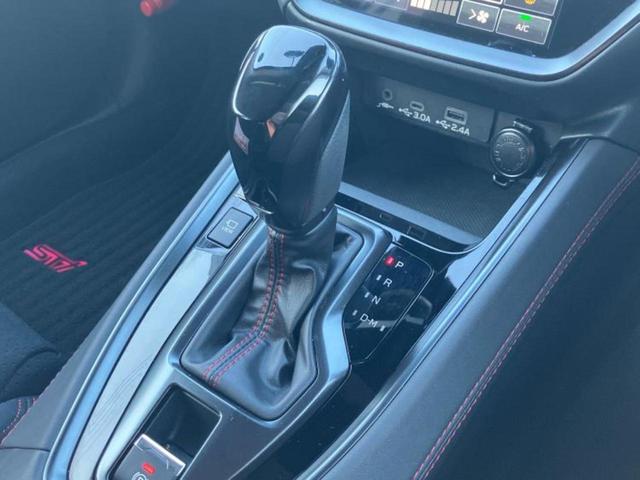 レヴォーグ 4WD STIスポーツR EXブラックインテリアセレクション サンルーフ/保証書/純正 SDナビ/デジタルインナーミラー/シートヒーター/全方位モニター/車線逸脱防止支援システム/シート ハーフレザー/電動バックドア/ヘッドランプ LED/ETC 全周囲カメラ(18枚目)