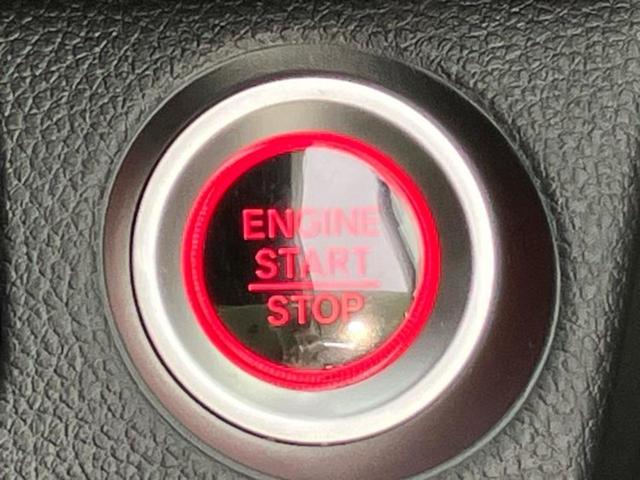 WECARSの展示場では実際に見て、触ってお車をお選びいただけます!知識の豊富な営業スタッフが様々なカーライフをご提案いたします!