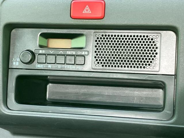 ハイゼットトラック スタンダード　新品タイヤ／禁煙車／エアバッグ　運転席／パワーステアリング／マニュアルエアコン／ユーザー買取車／最大積載量３５０ｋｇ／アクセサリーソケット／間欠ワイパー／ヘッドライトレベライザー／三方開／ラジオ（9枚目）