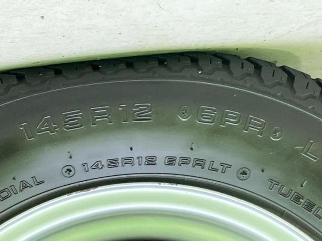 ハイゼットトラック スタンダード　新品タイヤ／禁煙車／エアバッグ　運転席／パワーステアリング／マニュアルエアコン／ユーザー買取車／最大積載量３５０ｋｇ／アクセサリーソケット／間欠ワイパー／ヘッドライトレベライザー／三方開／ラジオ（48枚目）