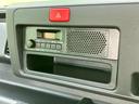 スタンダード　新品タイヤ／禁煙車／エアバッグ　運転席／パワーステアリング／マニュアルエアコン／ユーザー買取車／最大積載量３５０ｋｇ／アクセサリーソケット／間欠ワイパー／ヘッドライトレベライザー／三方開／ラジオ（27枚目）