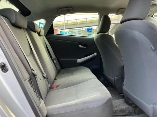 プリウス L 保証書/純正 SDナビ/ETC/EBD付ABS/横滑り防止装置/アイドリングストップ/ワンセグTV/禁煙車/エアバッグ 運転席/エアバッグ 助手席/エアバッグ サイド 盗難防止装置 オートライト(5枚目)