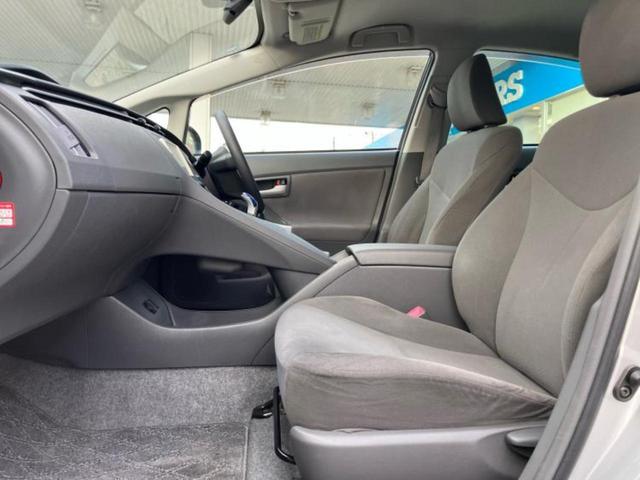 プリウス L 保証書/純正 SDナビ/ETC/EBD付ABS/横滑り防止装置/アイドリングストップ/ワンセグTV/禁煙車/エアバッグ 運転席/エアバッグ 助手席/エアバッグ サイド 盗難防止装置 オートライト(6枚目)