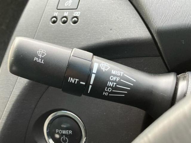 プリウス L 保証書/純正 SDナビ/ETC/EBD付ABS/横滑り防止装置/アイドリングストップ/ワンセグTV/禁煙車/エアバッグ 運転席/エアバッグ 助手席/エアバッグ サイド 盗難防止装置 オートライト(15枚目)