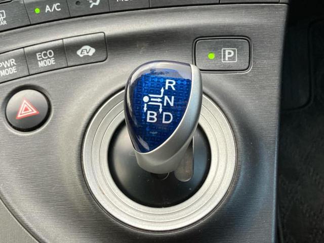 プリウス L 保証書/純正 SDナビ/ETC/EBD付ABS/横滑り防止装置/アイドリングストップ/ワンセグTV/禁煙車/エアバッグ 運転席/エアバッグ 助手席/エアバッグ サイド 盗難防止装置 オートライト(16枚目)