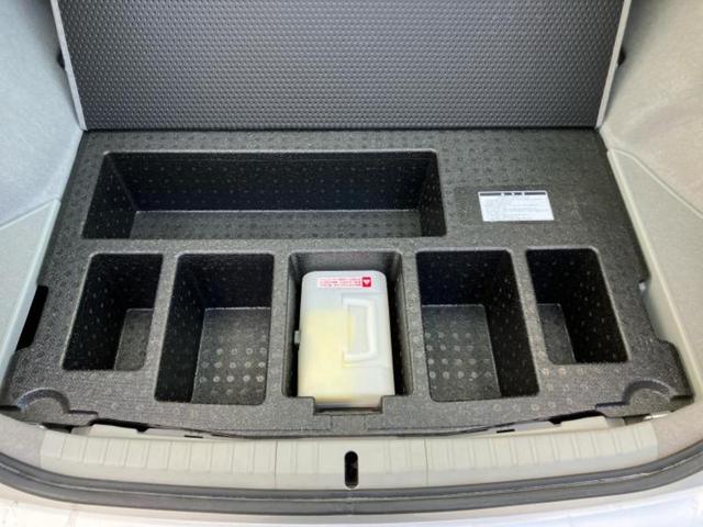 プリウス L 保証書/純正 SDナビ/ETC/EBD付ABS/横滑り防止装置/アイドリングストップ/ワンセグTV/禁煙車/エアバッグ 運転席/エアバッグ 助手席/エアバッグ サイド 盗難防止装置 オートライト(24枚目)