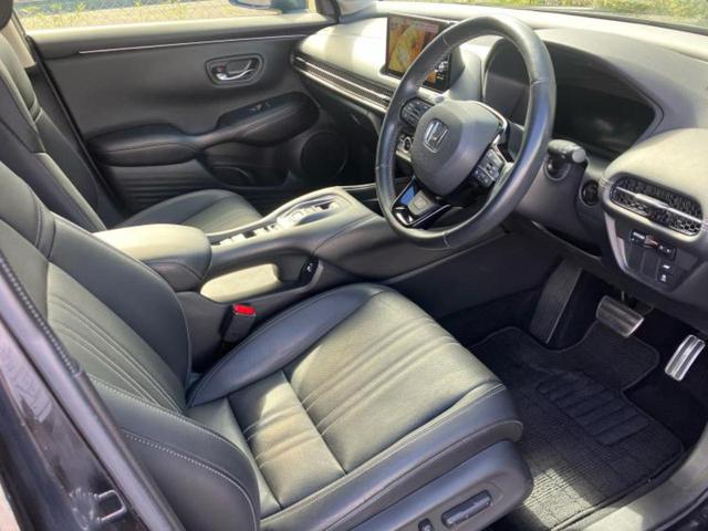 ZR-V eHEV Z 新品タイヤ/BOSE/ディスプレイオーディオ+ナビ9インチ/ホンダセンシング/シートヒーター 前席/全方位モニター/車線逸脱防止支援システム/シート フルレザー 革シート 衝突被害軽減システム 禁煙車(4枚目)