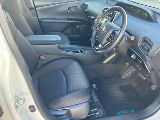 プリウス Ｓ　純正　ＳＤナビ／トヨタセーフティセンス／車線逸脱防止支援システム／ドライブレコーダー　前後／ヘッドランプ　ＬＥＤ／Ｂｌｕｅｔｏｏｔｈ接続／ＥＴＣ２．０／ＥＢＤ付ＡＢＳ／横滑り防止装置　バックカメラ（4枚目）