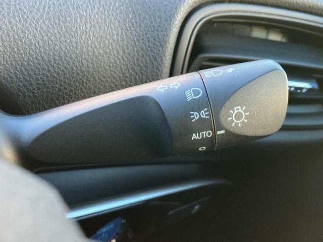 プリウス Ｓ　純正　ＳＤナビ／トヨタセーフティセンス／車線逸脱防止支援システム／ドライブレコーダー　前後／ヘッドランプ　ＬＥＤ／Ｂｌｕｅｔｏｏｔｈ接続／ＥＴＣ２．０／ＥＢＤ付ＡＢＳ／横滑り防止装置　バックカメラ（16枚目）